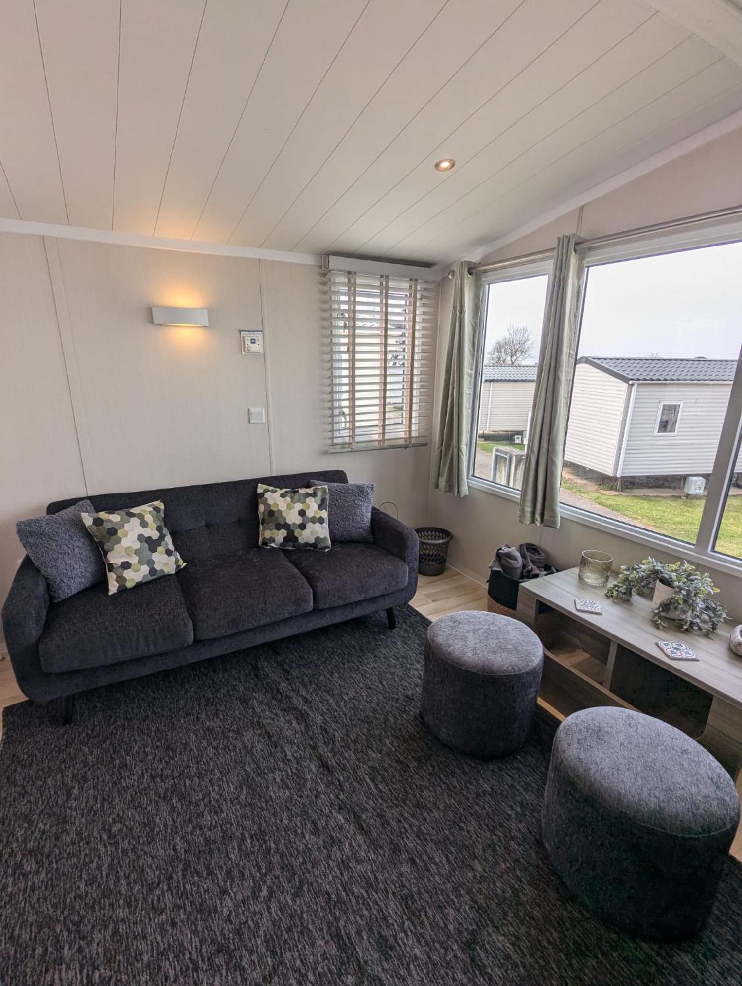 Beautifully Presented Dog Friendly Caravan On Very Popular Littlesea Holiday Haven Park Weymouth Wyke Regis Exterior foto