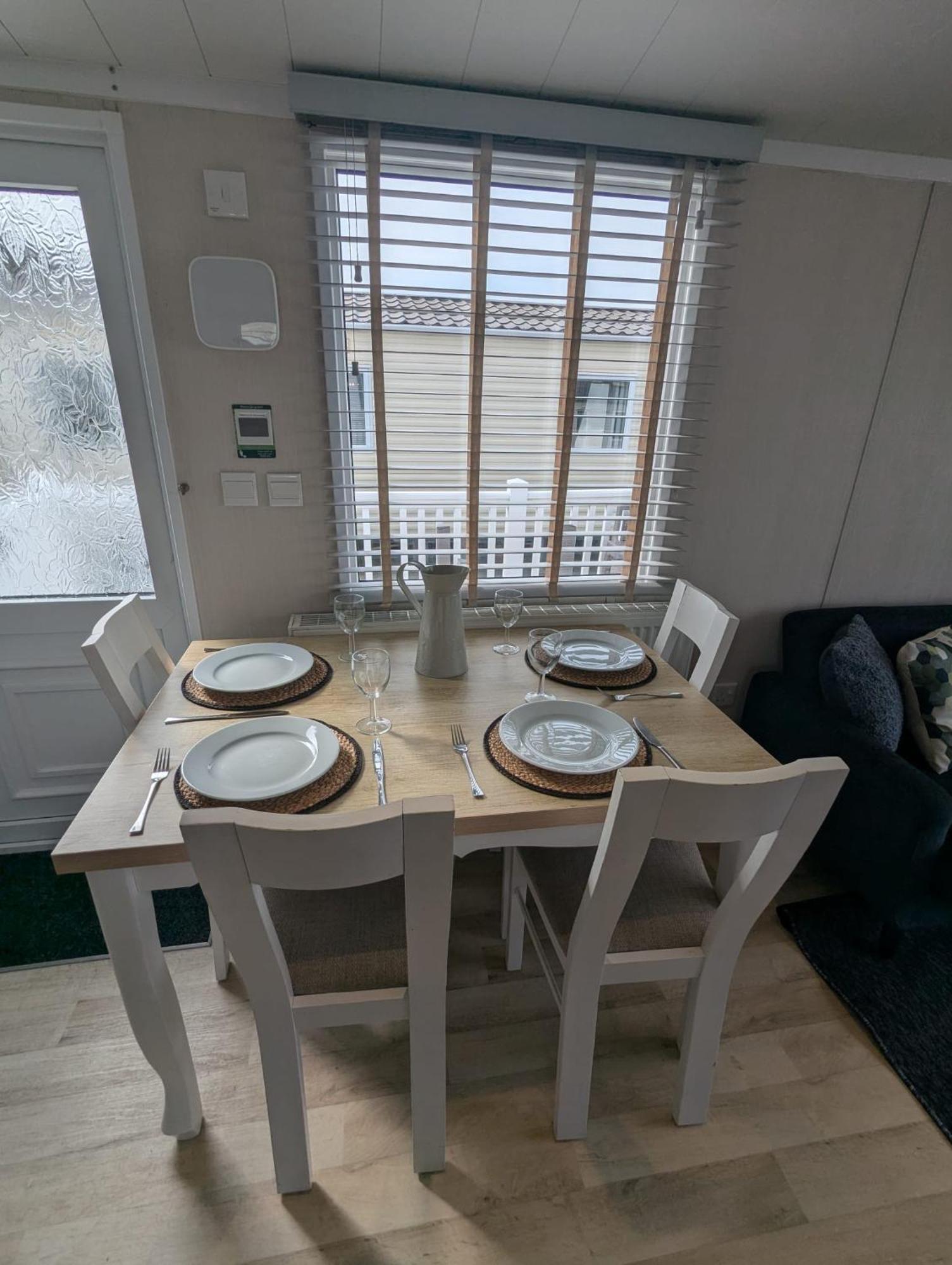 Beautifully Presented Dog Friendly Caravan On Very Popular Littlesea Holiday Haven Park Weymouth Wyke Regis Exterior foto