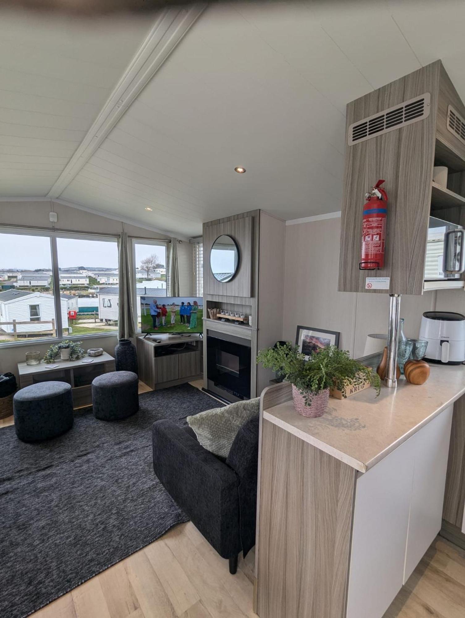 Beautifully Presented Dog Friendly Caravan On Very Popular Littlesea Holiday Haven Park Weymouth Wyke Regis Exterior foto